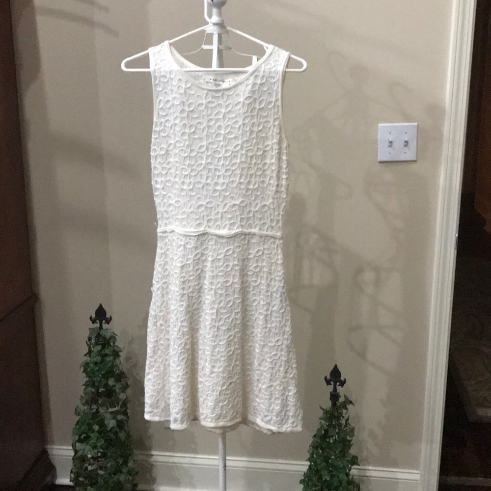 SIMPLE WHITE DRESS